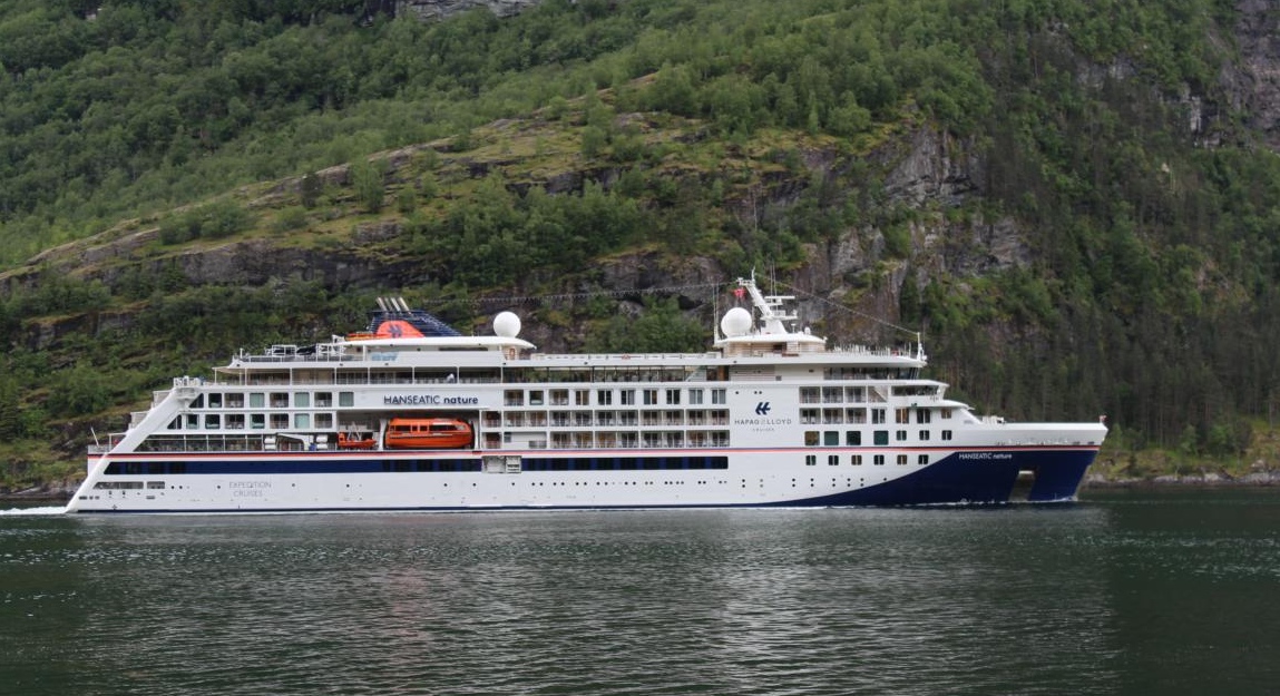 Früh am Morgen erreichen die Kreuzfahrtschiffe Geiranger